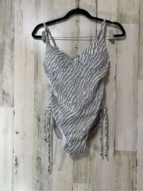 One Piece Textured Striped Wave Ruching One-Piece Swimsuit